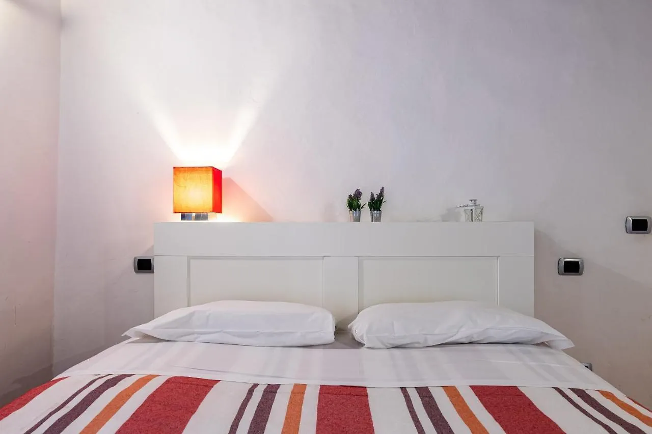 Sant'Ambrogio Colorful Apartment Florence